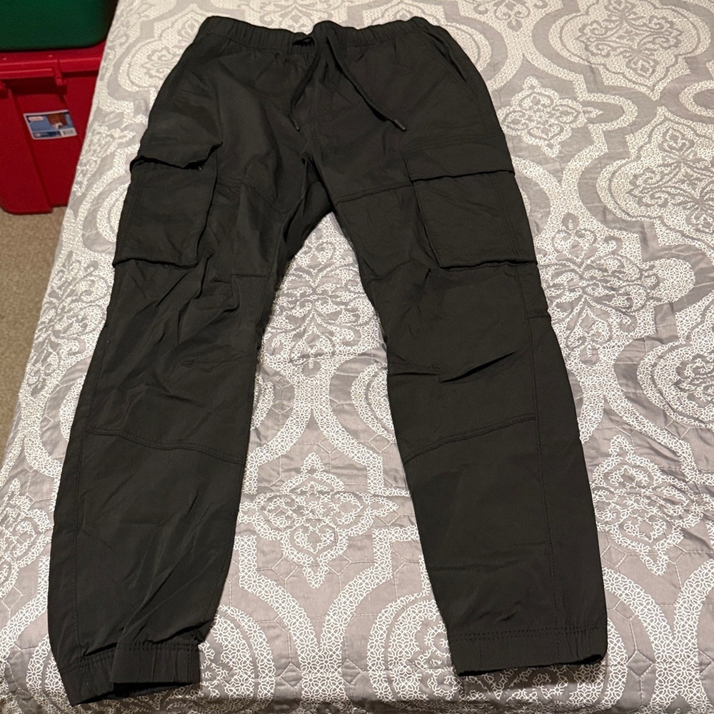 H&M Black Men's Cargo Joggers with Utility Pockets